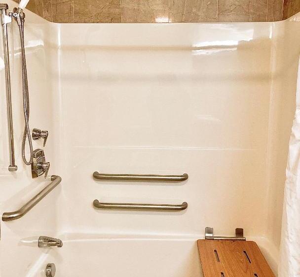 身障者適用スタンダードルーム, Atlantic Beach Hotel Newport