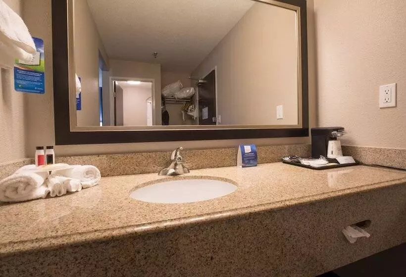 اتاق استاندارد با 2 تخت دوبل, Baymont By Wyndham Detroit Airport/romulus