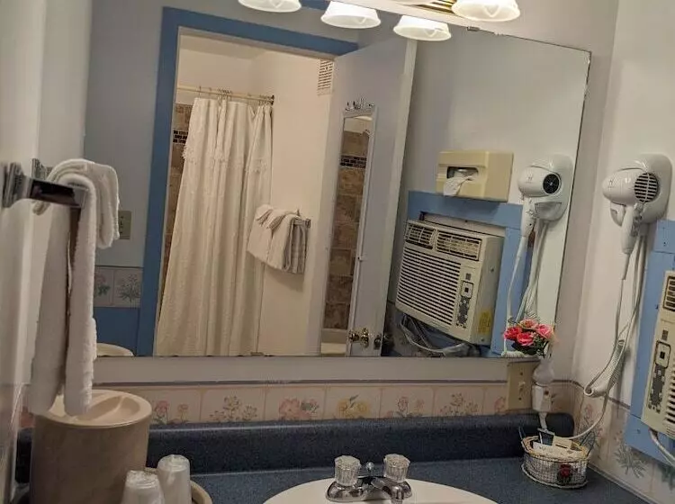 ２ダブルベッドのスタンダードルーム, Bennington Motor Inn