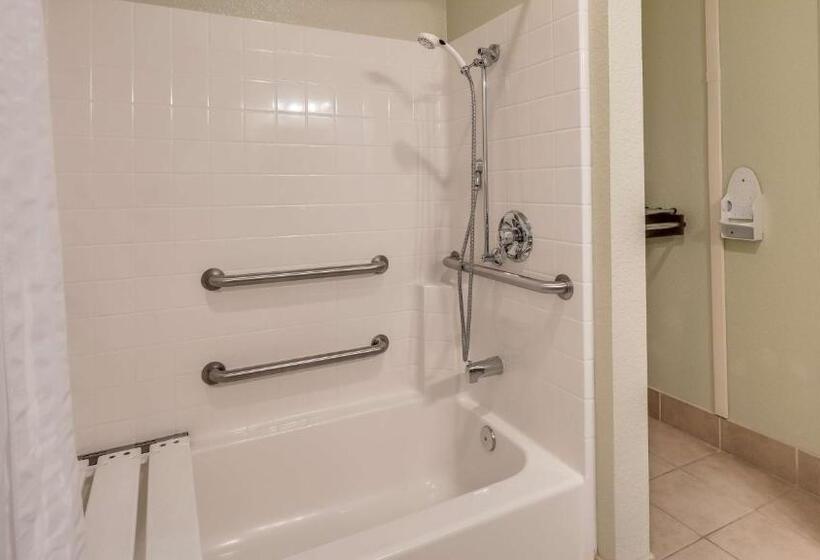 غرفة قياسية سرير كينج لذوى الإحتياجات الخاصة, Best Western Plus Bayshore Inn