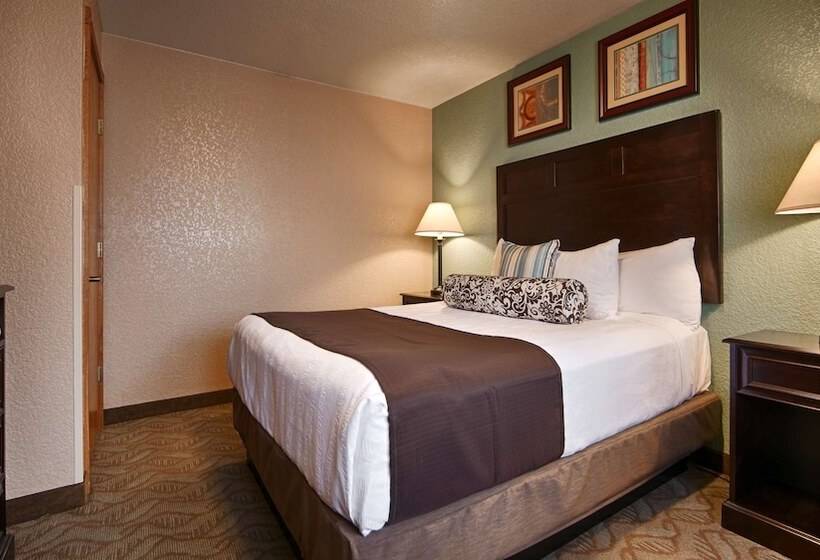 جناح, Best Western Plus Bayshore Inn