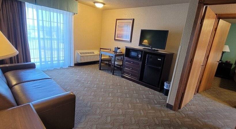 جناح, Best Western Plus Bayshore Inn