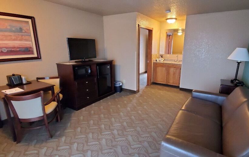 جناح, Best Western Plus Bayshore Inn