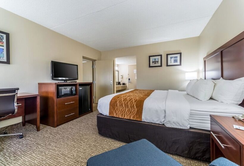 מיטת קינג בסוויטה, Comfort Inn Festusst. Louis South