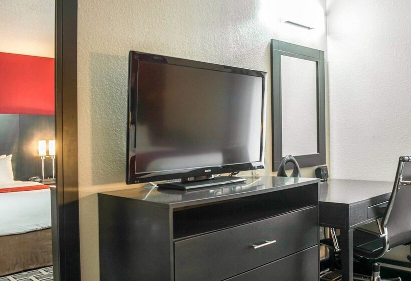 スイート, Comfort Suites Nashville Airport Bna