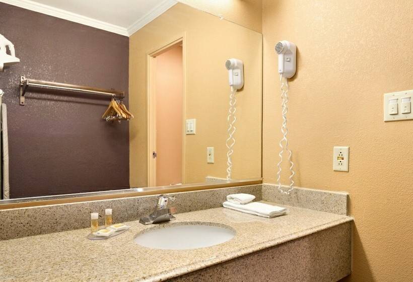 غرفه قياسيه سريرين مزدوجين, Days Inn By Wyndham Anderson In