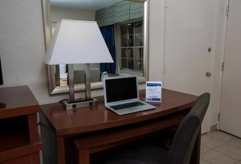 اتاق استاندارد با چشم‌انداز پارک, Ramada By Wyndham Flamingo Water Park
