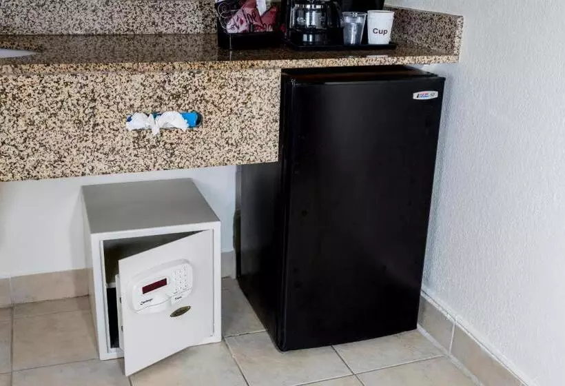 اتاق استاندارد, Ramada By Wyndham Flamingo Water Park
