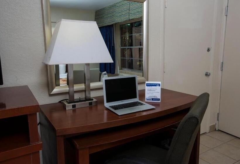Люкс, Ramada By Wyndham Flamingo Water Park