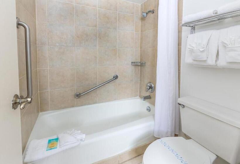 جناح, Ramada By Wyndham Flamingo Water Park