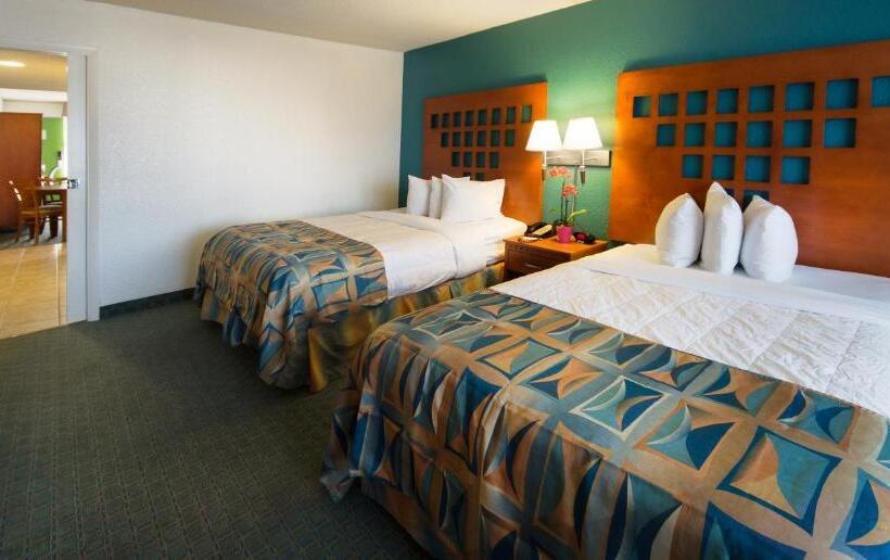 جناح, Ramada By Wyndham Flamingo Water Park