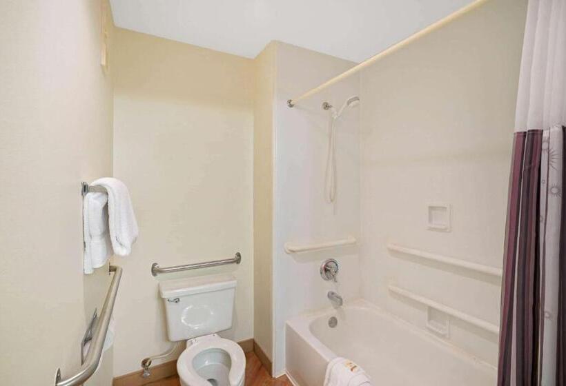 غرفة قياسية لذوى الاحتياجات الخاصة, La Quinta By Wyndham Jackson