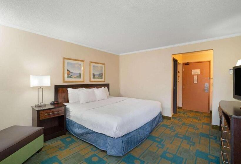 جناح سرير كينج, La Quinta By Wyndham Jackson