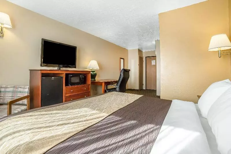 スイート, Quality Inn & Suites Fillmore I15