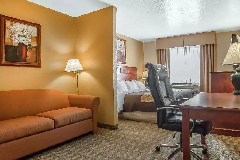 スイート, Quality Inn & Suites Fillmore I15