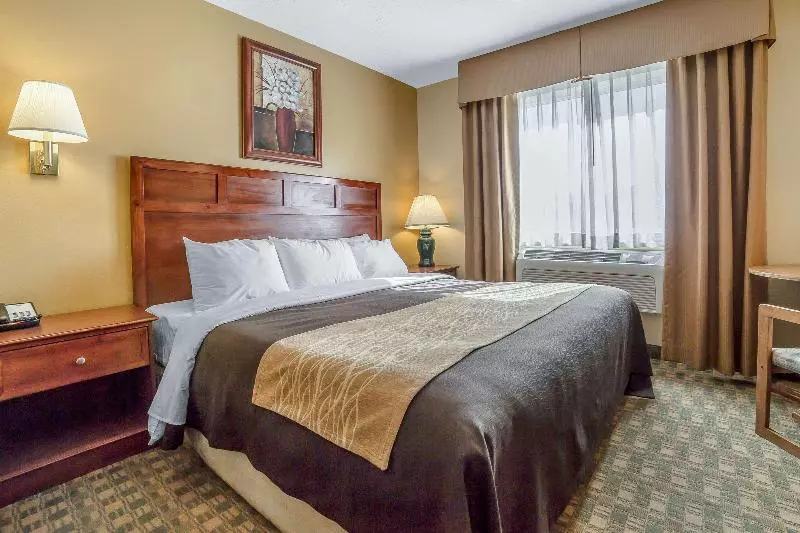 スイート, Quality Inn & Suites Fillmore I15