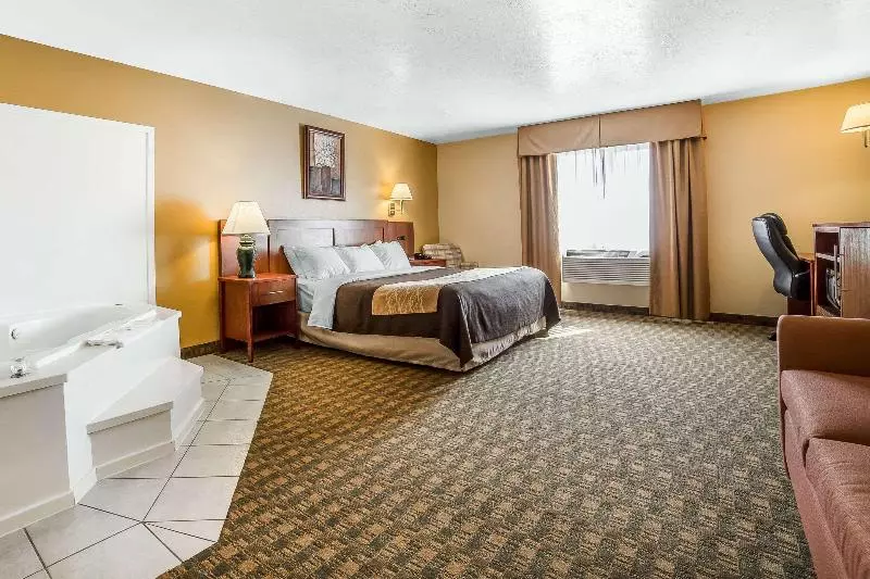 スイート, Quality Inn & Suites Fillmore I15
