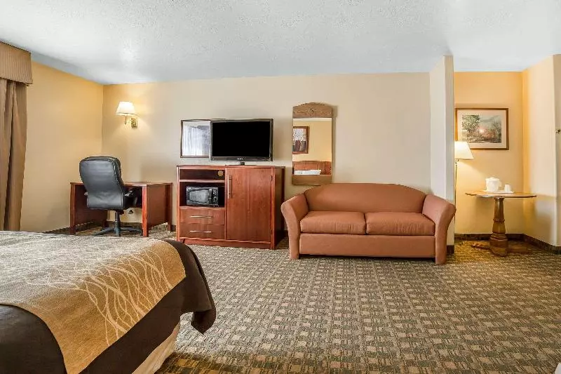 スイート, Quality Inn & Suites Fillmore I15
