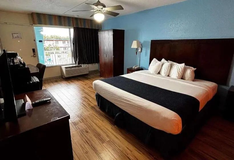 اتاق استاندارد با تخت بزرگ, Ramada By Wyndham Flamingo Water Park