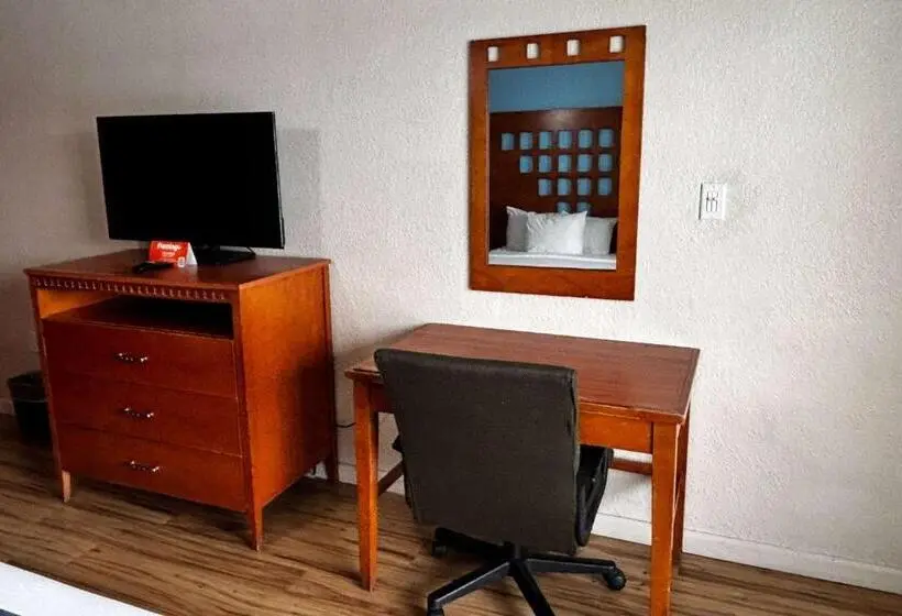 اتاق استاندارد با تخت‌های تاشو, Ramada By Wyndham Flamingo Water Park