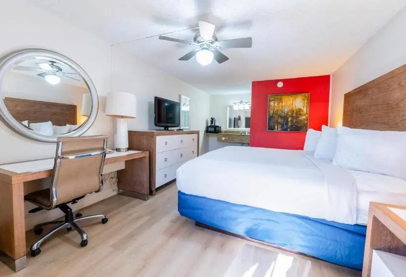 اتاق استاندارد با تخت بزرگ برای معلولان, Ramada By Wyndham Flamingo Water Park