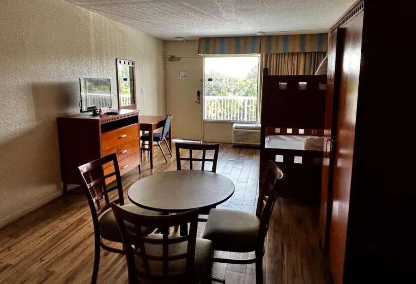 سوئیت با تخت بزرگ, Ramada By Wyndham Flamingo Water Park