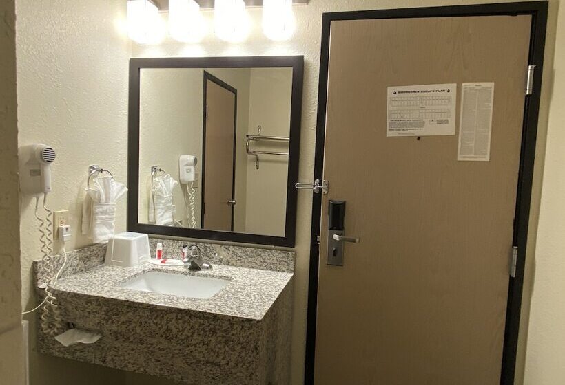 חדר סטנדרט שתי מיטות זוגיות, Super 8 By Wyndham Metropolis