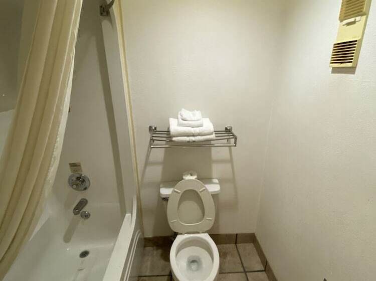 חדר סטנדרט שתי מיטות זוגיות, Super 8 By Wyndham Metropolis