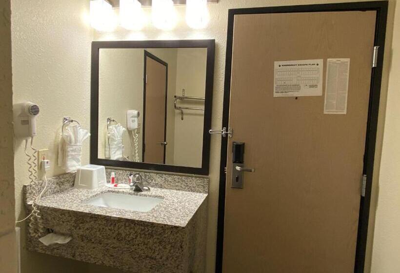 חדר סטנדרט שתי מיטות זוגיות, Super 8 By Wyndham Metropolis