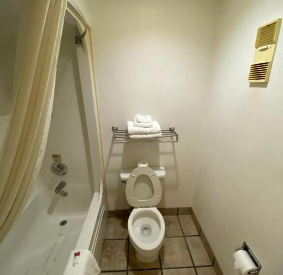 חדר סטנדרט שתי מיטות זוגיות, Super 8 By Wyndham Metropolis