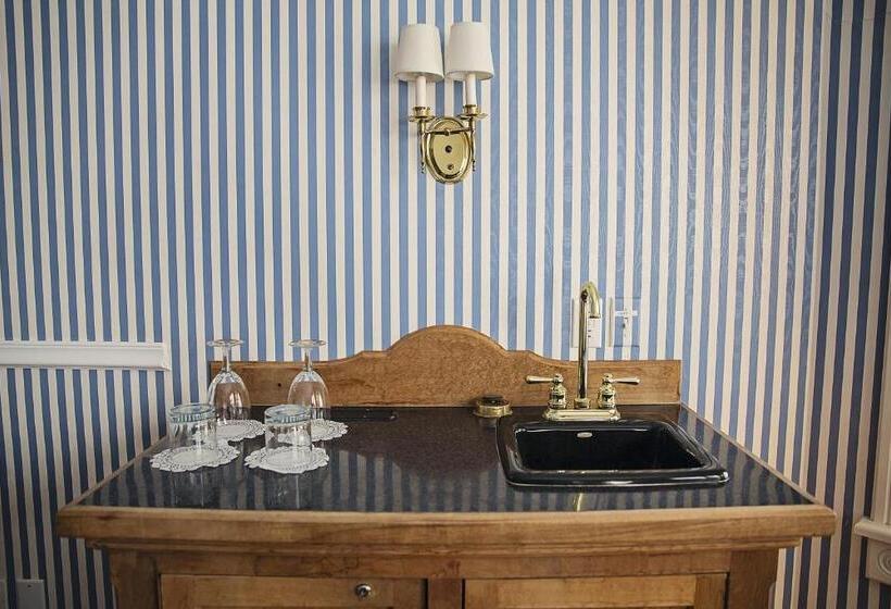 غرفة قياسية سرير كينج, The Beaufort Inn