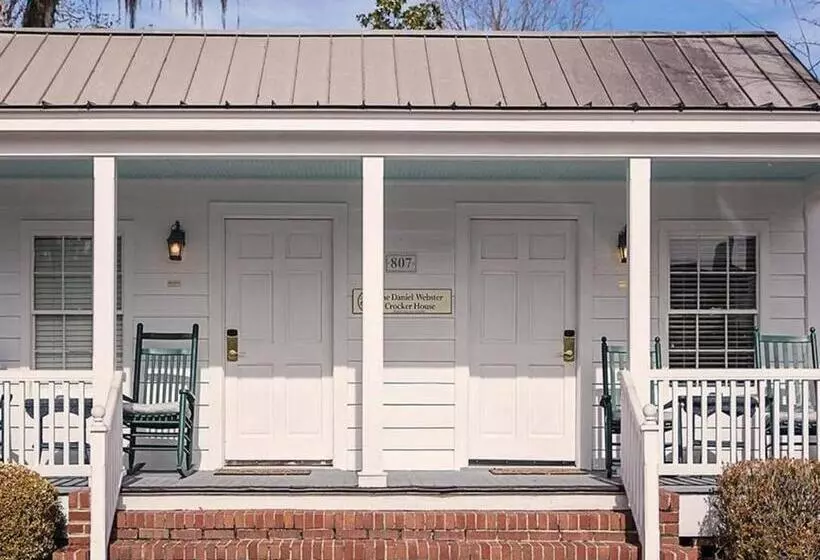 キャビン, The Beaufort Inn