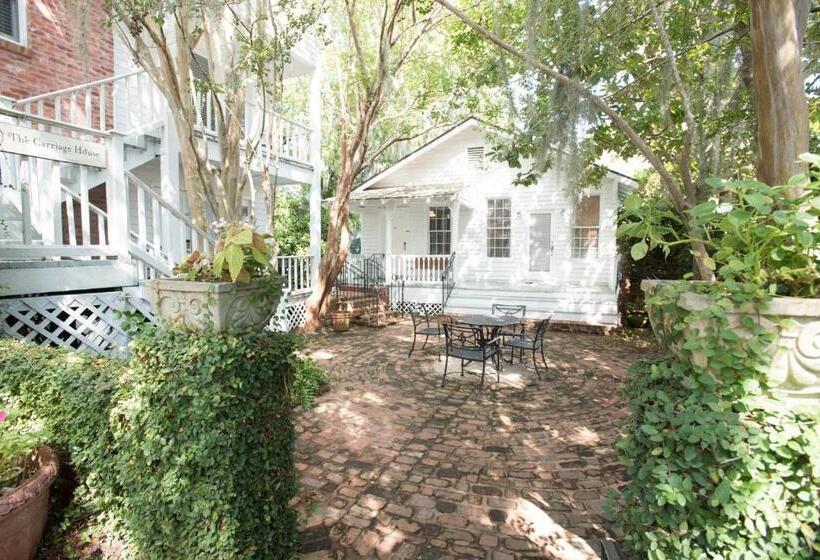 إستوديو قياسى سرير ملكى, The Beaufort Inn