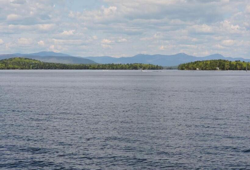 Suite with lake view, Belknap Point Inn