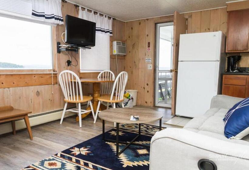 Suite with lake view, Belknap Point Inn