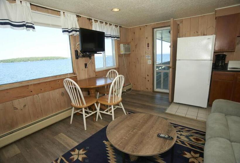 Suite with lake view, Belknap Point Inn