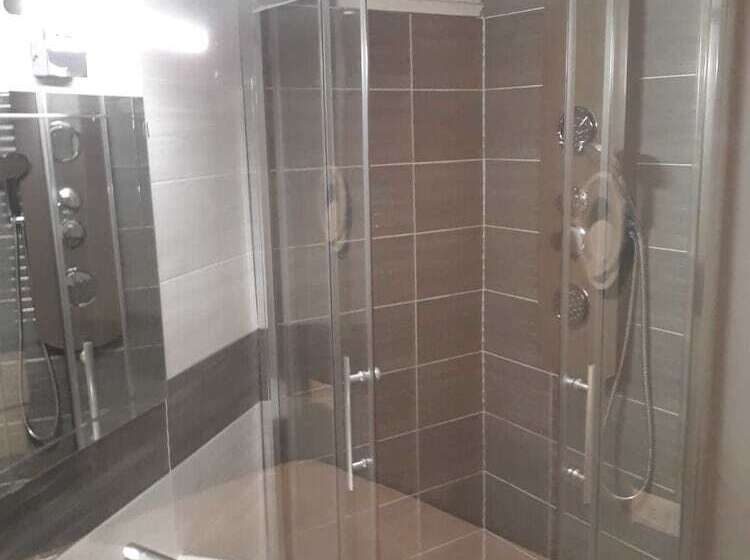 جناح جونيور مزوَّد بتراس, B And B Living