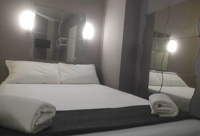 جناح جونيور مزوَّد بتراس, B And B Living