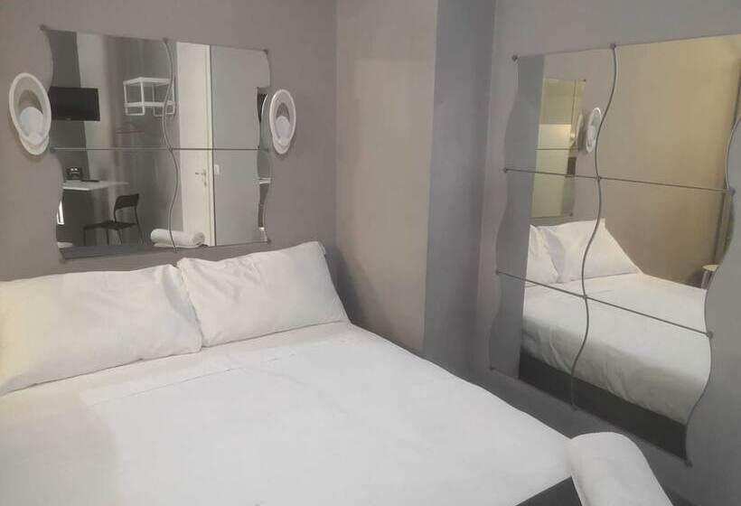 جناح جونيور مزوَّد بتراس, B And B Living