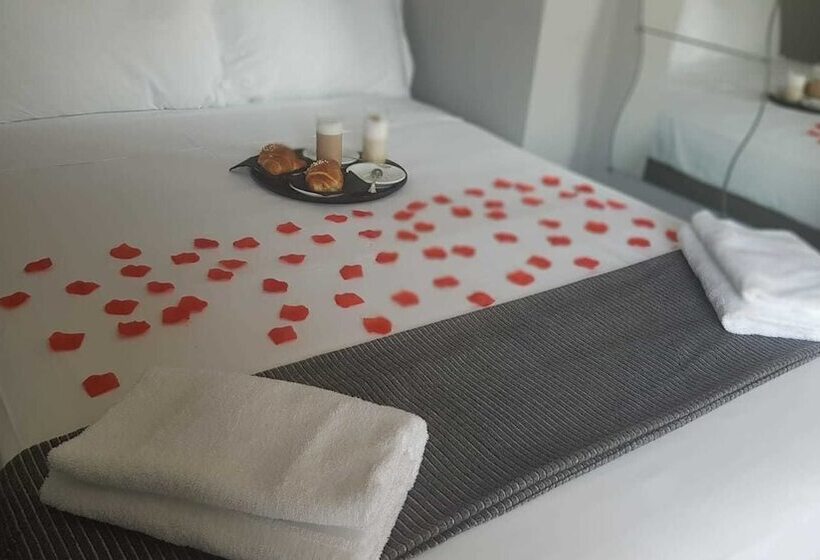 جناح جونيور مزوَّد بتراس, B And B Living