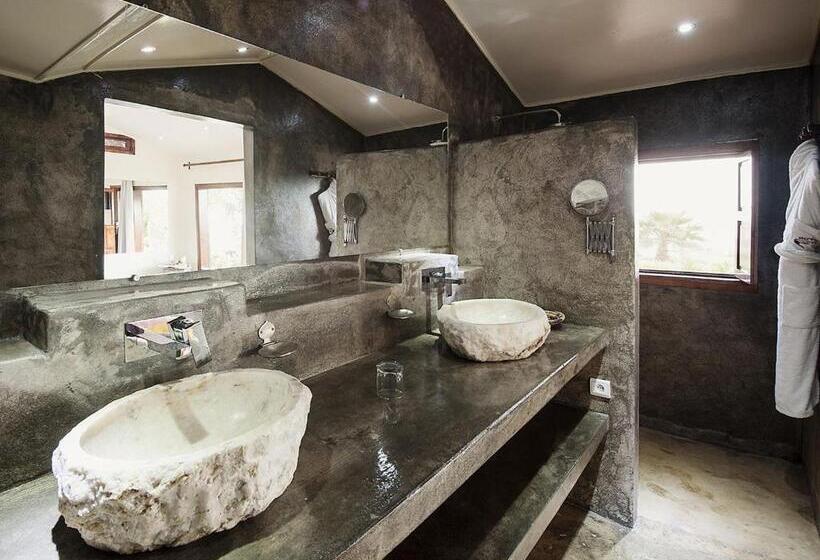 スタンダードバンガロー, Dakhla Attitude