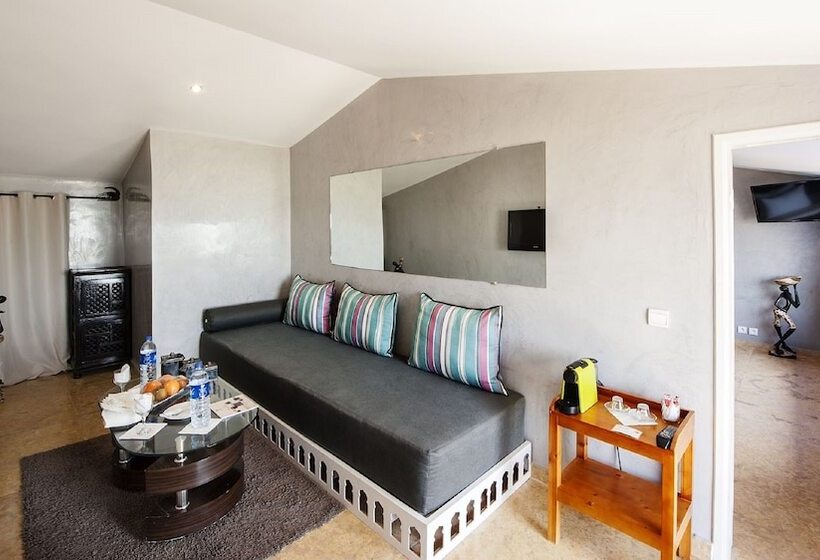 スタンダードバンガロー, Dakhla Attitude