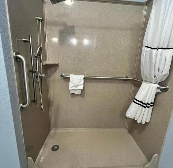 장애인을 위한 스탠다드 룸, Garnett Hotel & Rv Park