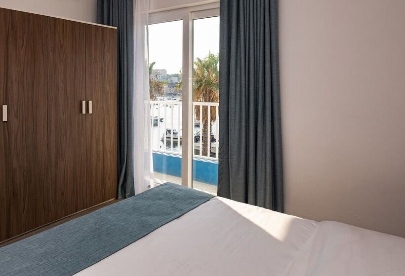 اتاق استاندارد با تراس, C Est La Vie