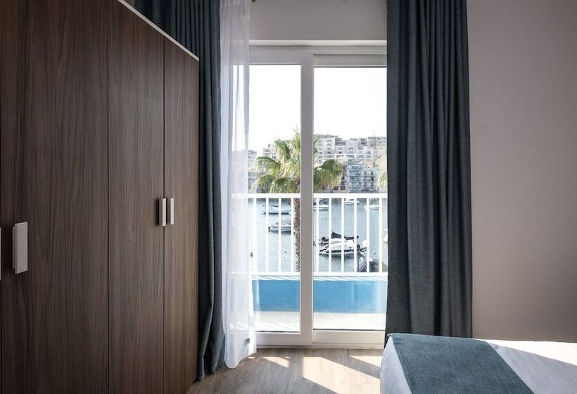 اتاق استاندارد با تراس, C Est La Vie