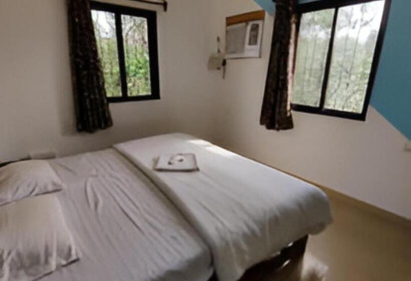 דירת חדר נוף לבריכה, Ronne S 2bhk Lagoon Apartment  Calangute