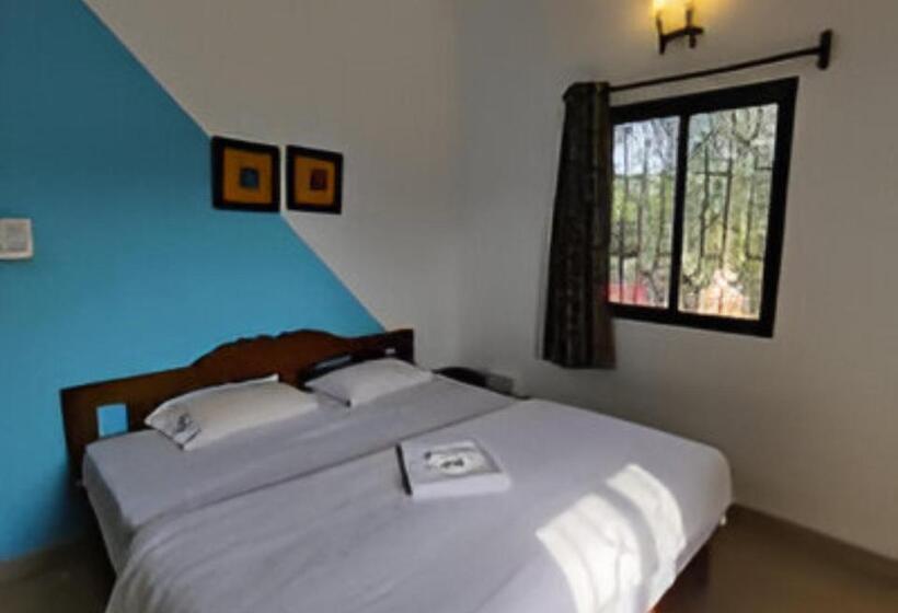 דירת חדר נוף לבריכה, Ronne S 2bhk Lagoon Apartment  Calangute