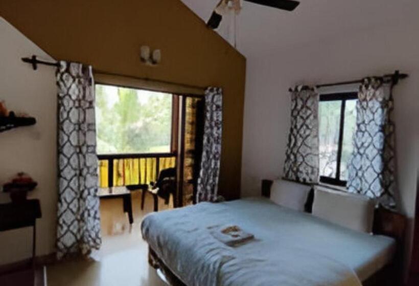 דירת חדר נוף לבריכה, Ronne S 2bhk Lagoon Apartment  Calangute
