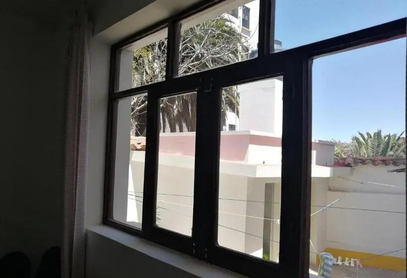 اتاق استاندارد با سرویس بهداشتی مشترک, Charlies Place