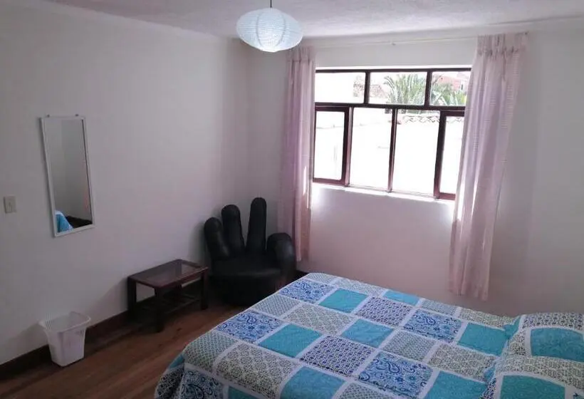 اتاق استاندارد با سرویس بهداشتی مشترک, Charlies Place